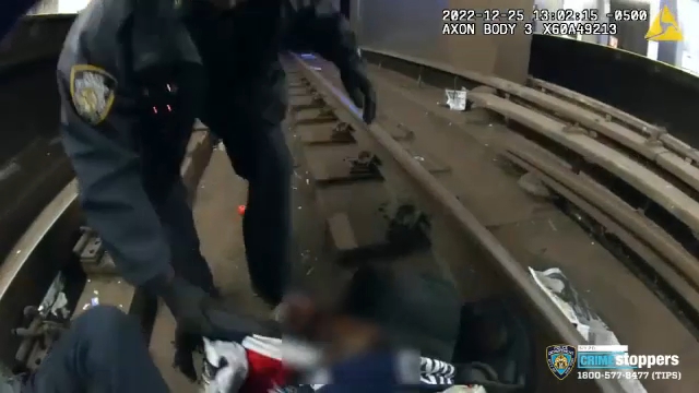 Video captures officers rescuing man found lying on subway tracks