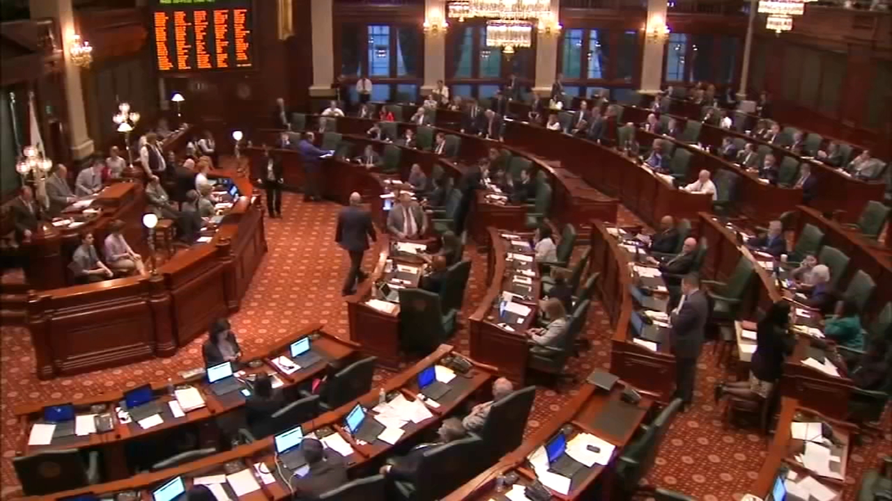 From wages to weaves, these are new Illinois laws in 2023