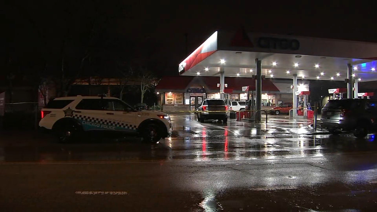 CPD: 2 shot, 1 fatally, while sitting in car in Englewood, police say