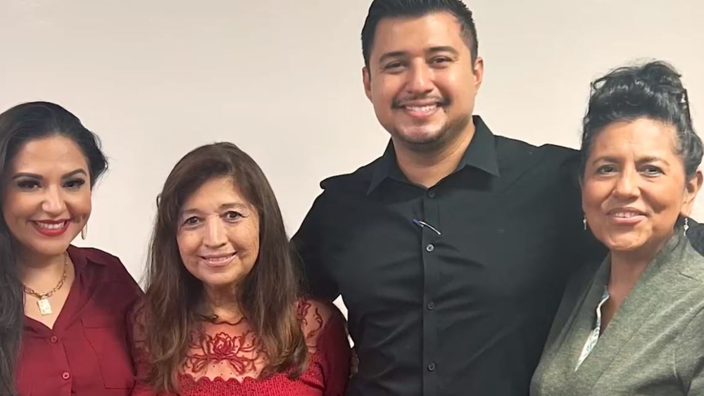 Life-saving kidney swap unites two Texas families