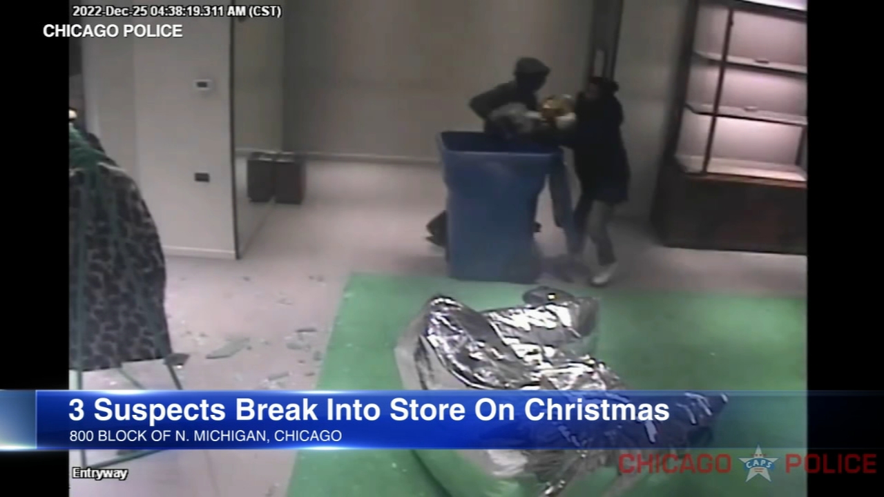 Burglars use trash cans to cart merch out of Michigan Ave store on Christmas