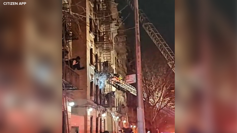9 hurt after fire rips through apartment building in Manhattan
