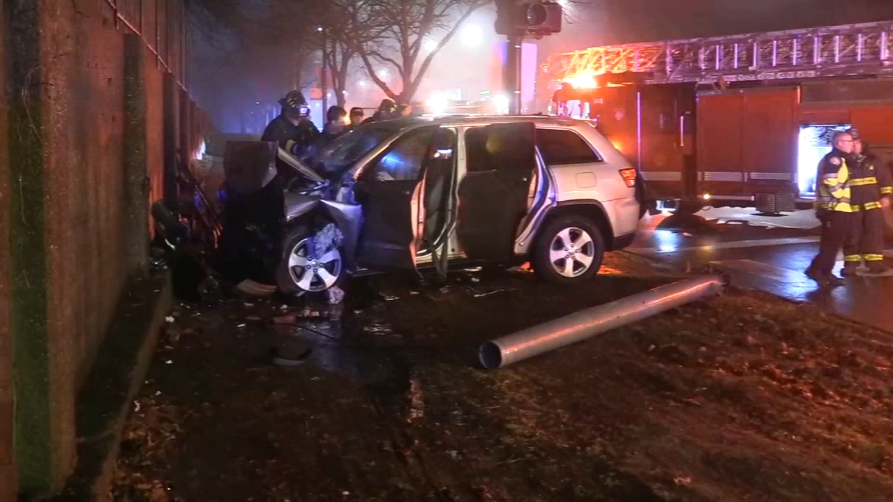 Passenger critically injured, driver at large in North Side crash: CPD