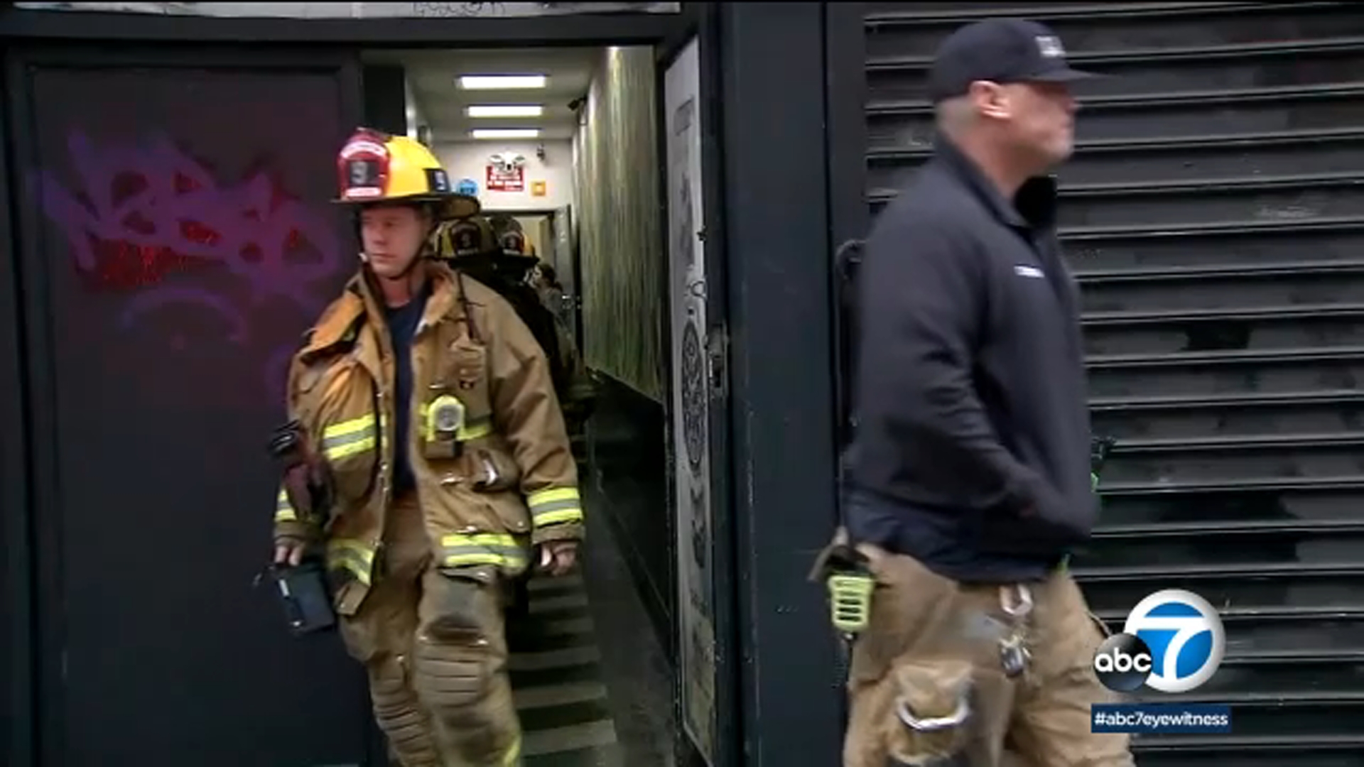 Hombre muere tras quedar atrapado entre puertas de un elevador