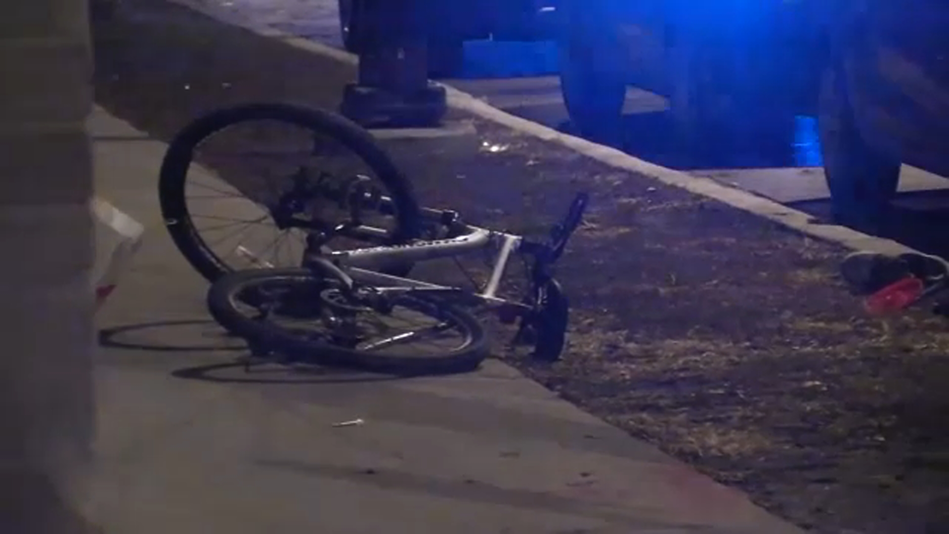 Bicyclist shot after witnessing North Side break-in, Chicago police say