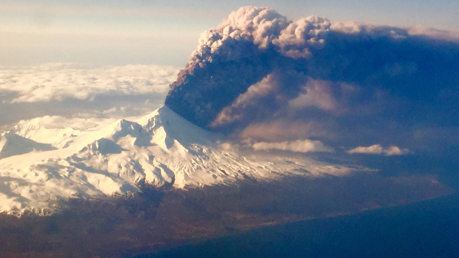 Alaska volcano spews ash 37,000 feet into the air - ABC7 Chicago