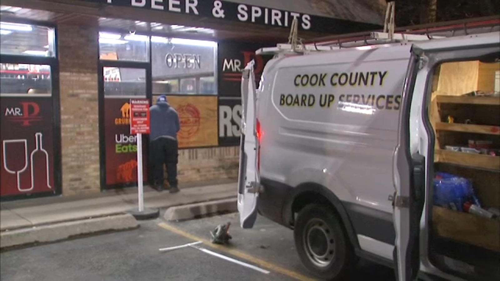 Wicker Park burglary under investigation after 4 break into Division