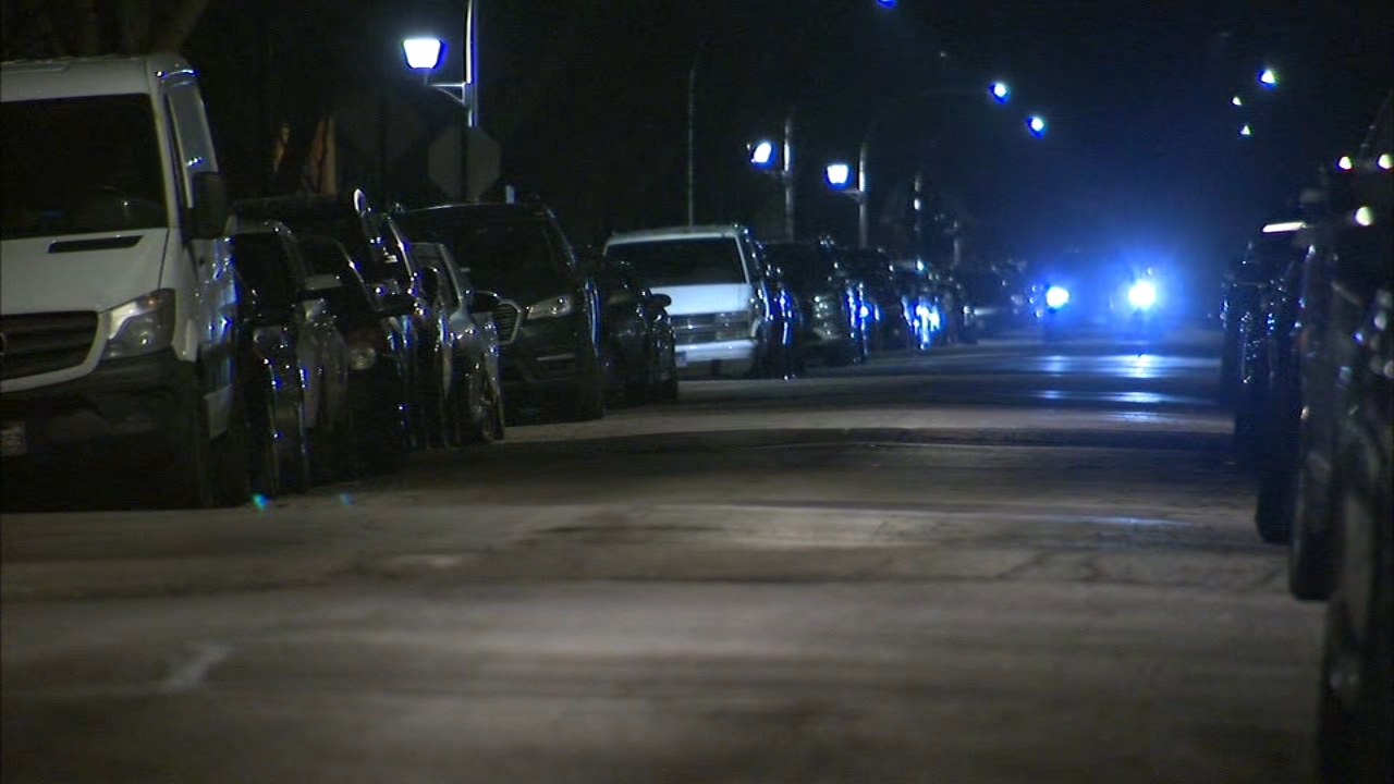 Man delivering food has car stolen at gunpoint in Logan Square: CPD