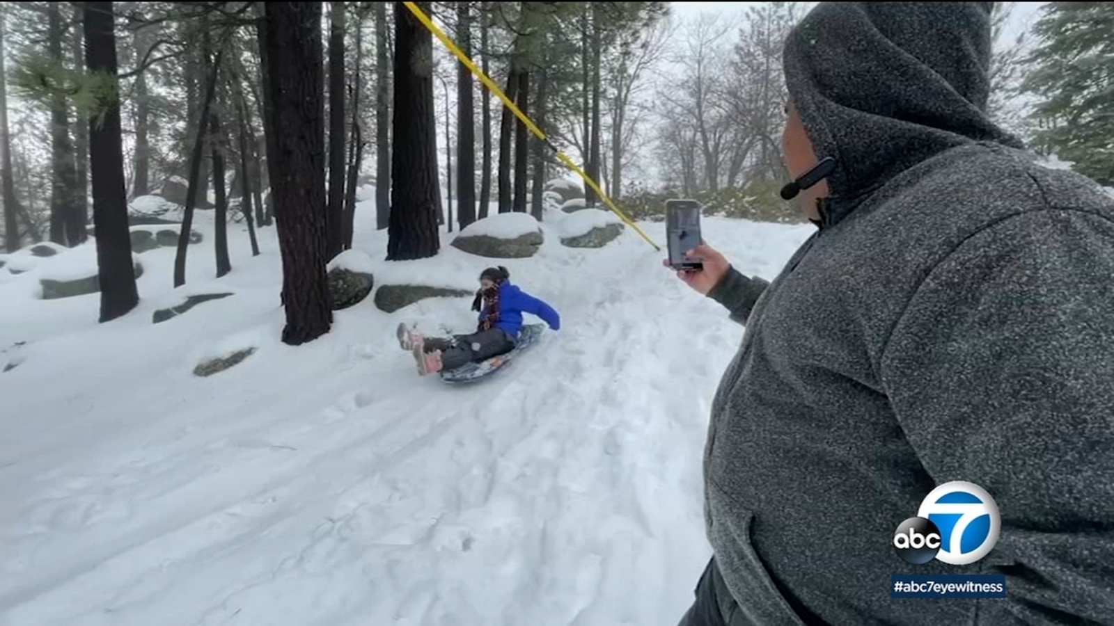 Snowstorm brings families to Wrightwood for sledding, winter fun ABC7