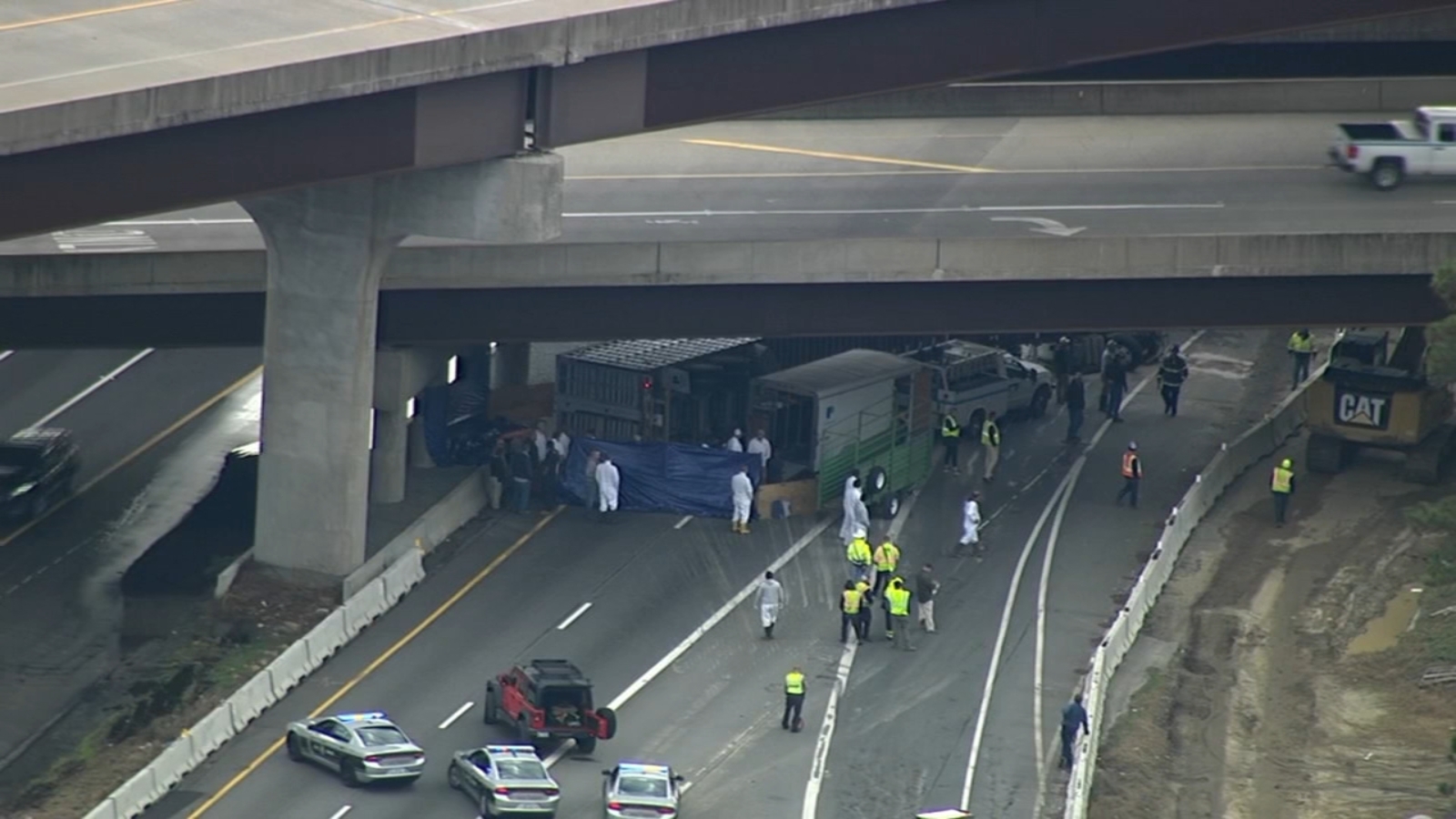 Tractor trailer hauling hogs crashes on I-95 in Cumberland County ...