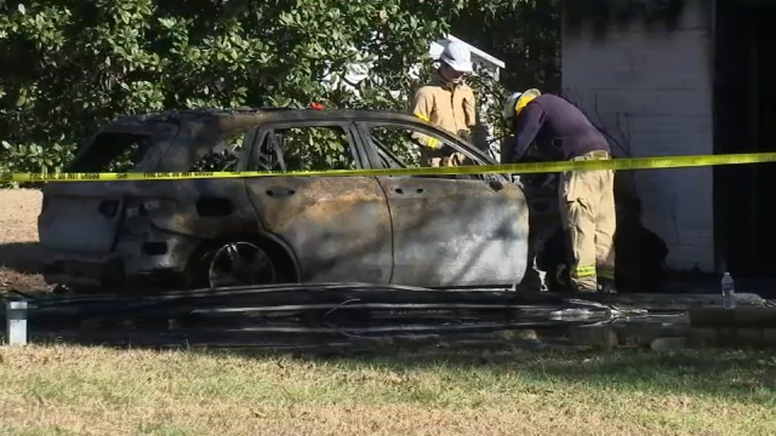 Deadly house fire 2 dead in house fire in Wake County just outside