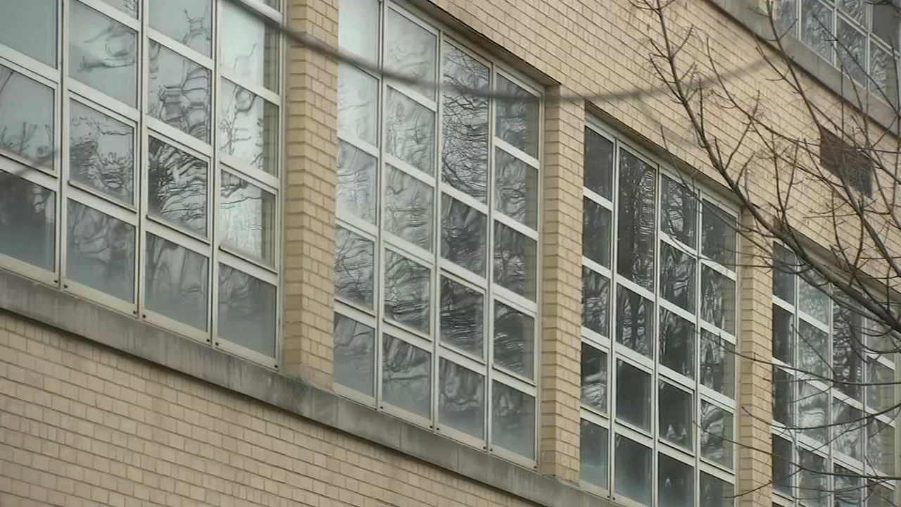 City officials push on with plans to move migrants into former school