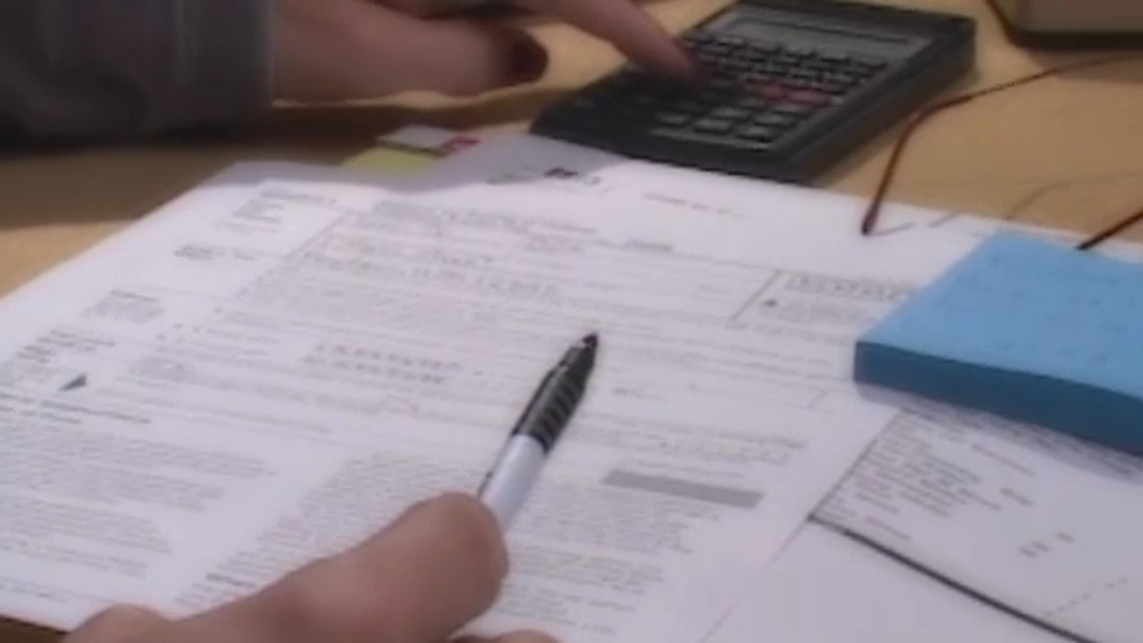 How to file taxes Tax expert says there's benefit to filing early this