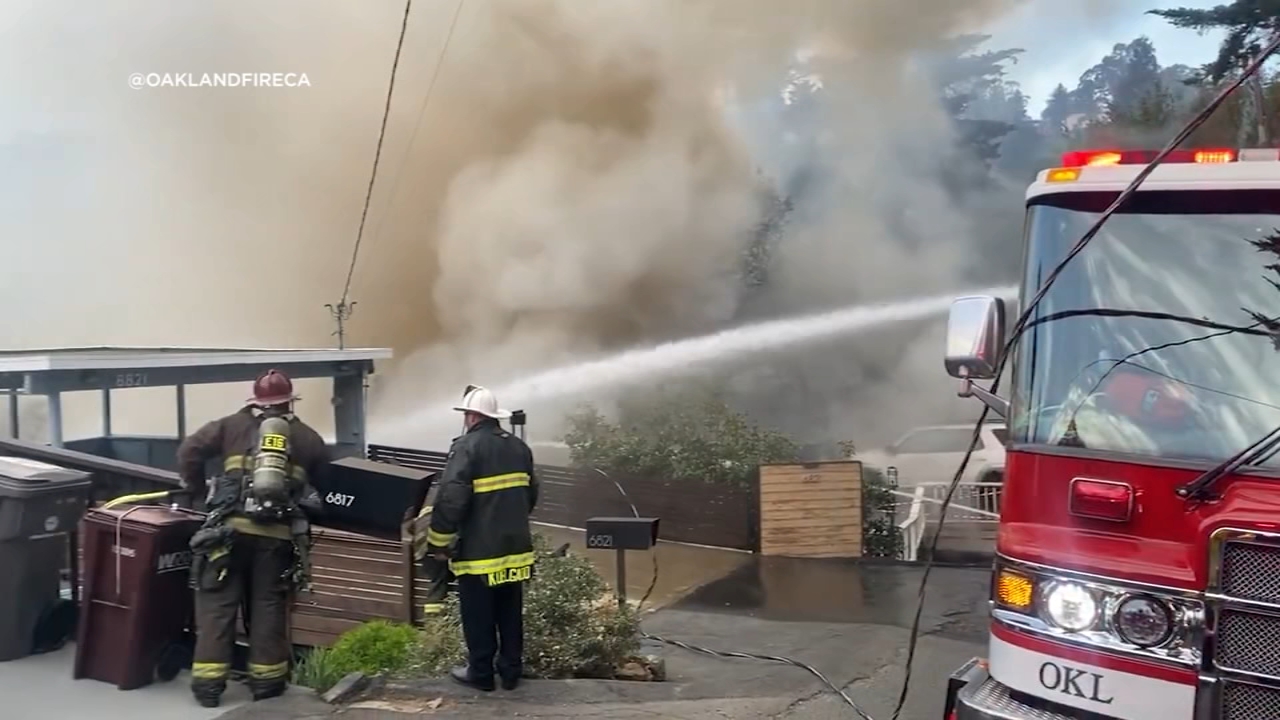 Crews contain fire in Oakland hills; 3 houses damaged