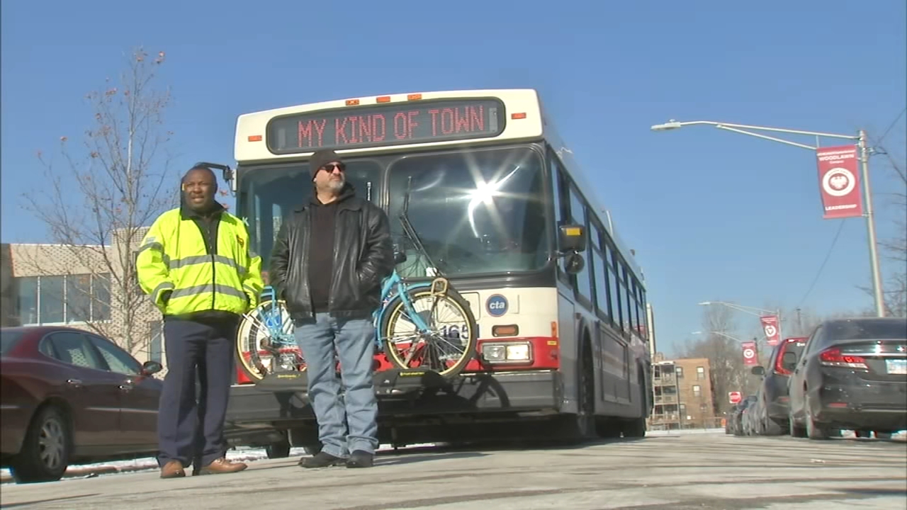 Migrants sent to Chicago move into former Woodlawn elementary school