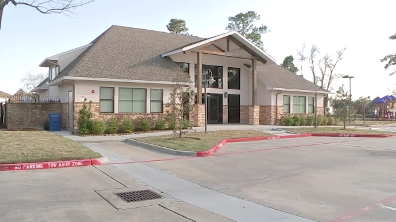 6-year-old reunited with mother after wandering off from bus stop