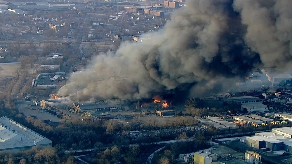 Massive Chicago Heights fire sends 1,000-foot smoke plume in air