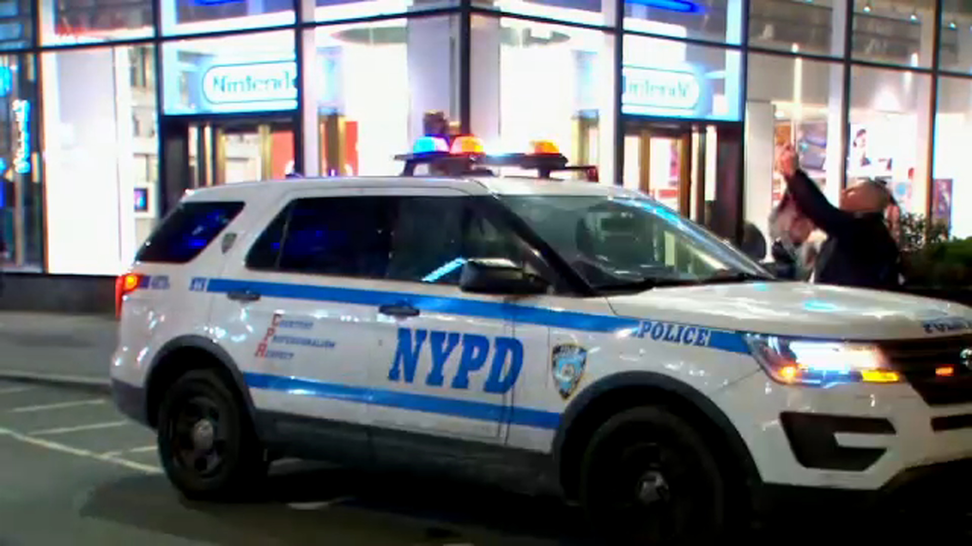 Gunshot fired during robbery near Rockefeller Center