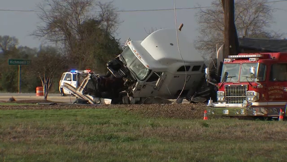 1 killed when semi ran red light, hitting truck: Fort Bend officials