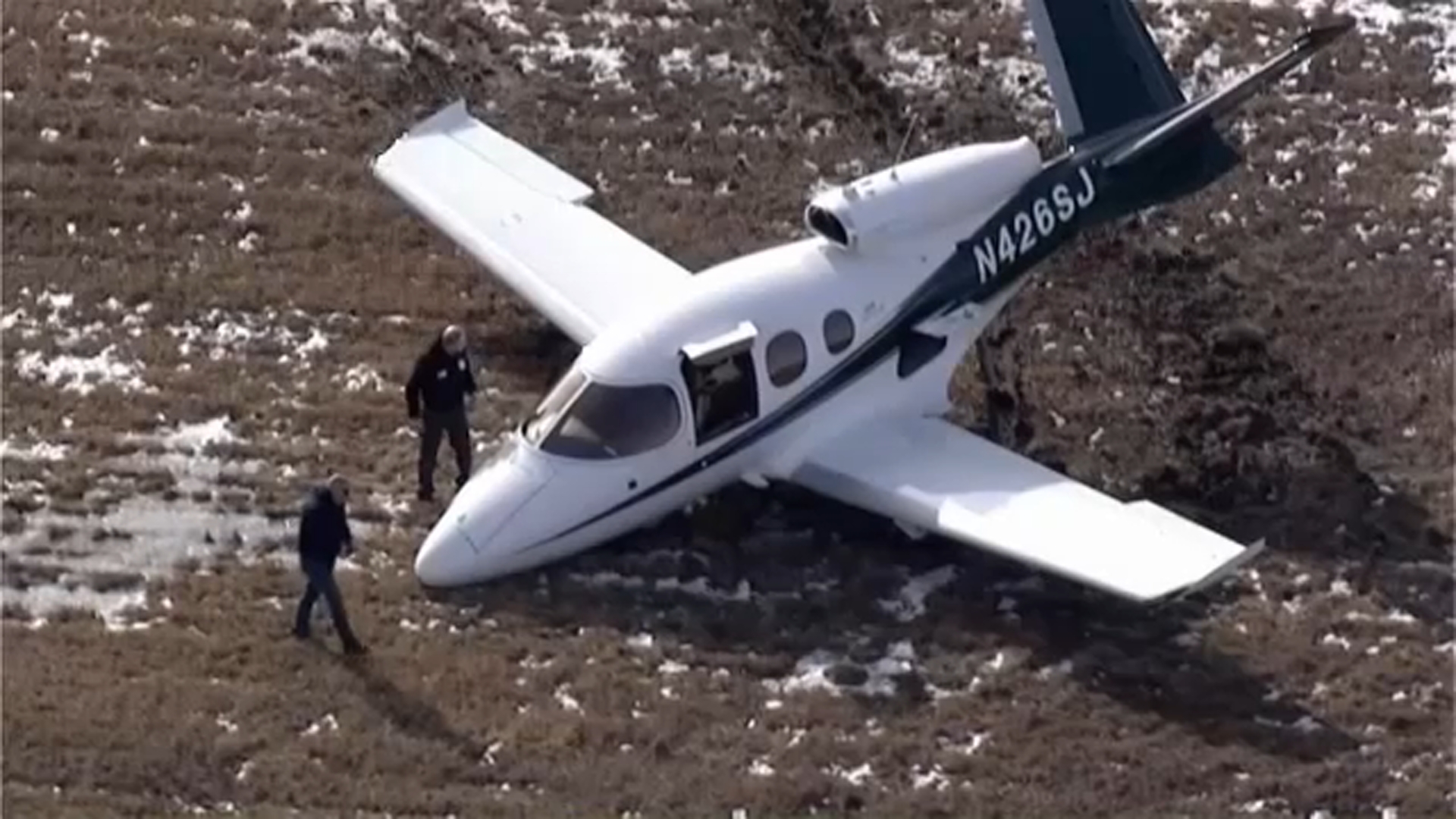 Small plane goes off Waukesha airport runway
