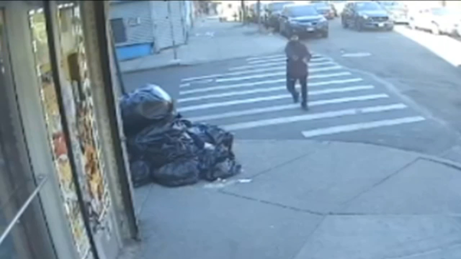 Bronx shooting Police search for 2nd suspect in Tremont shooting that