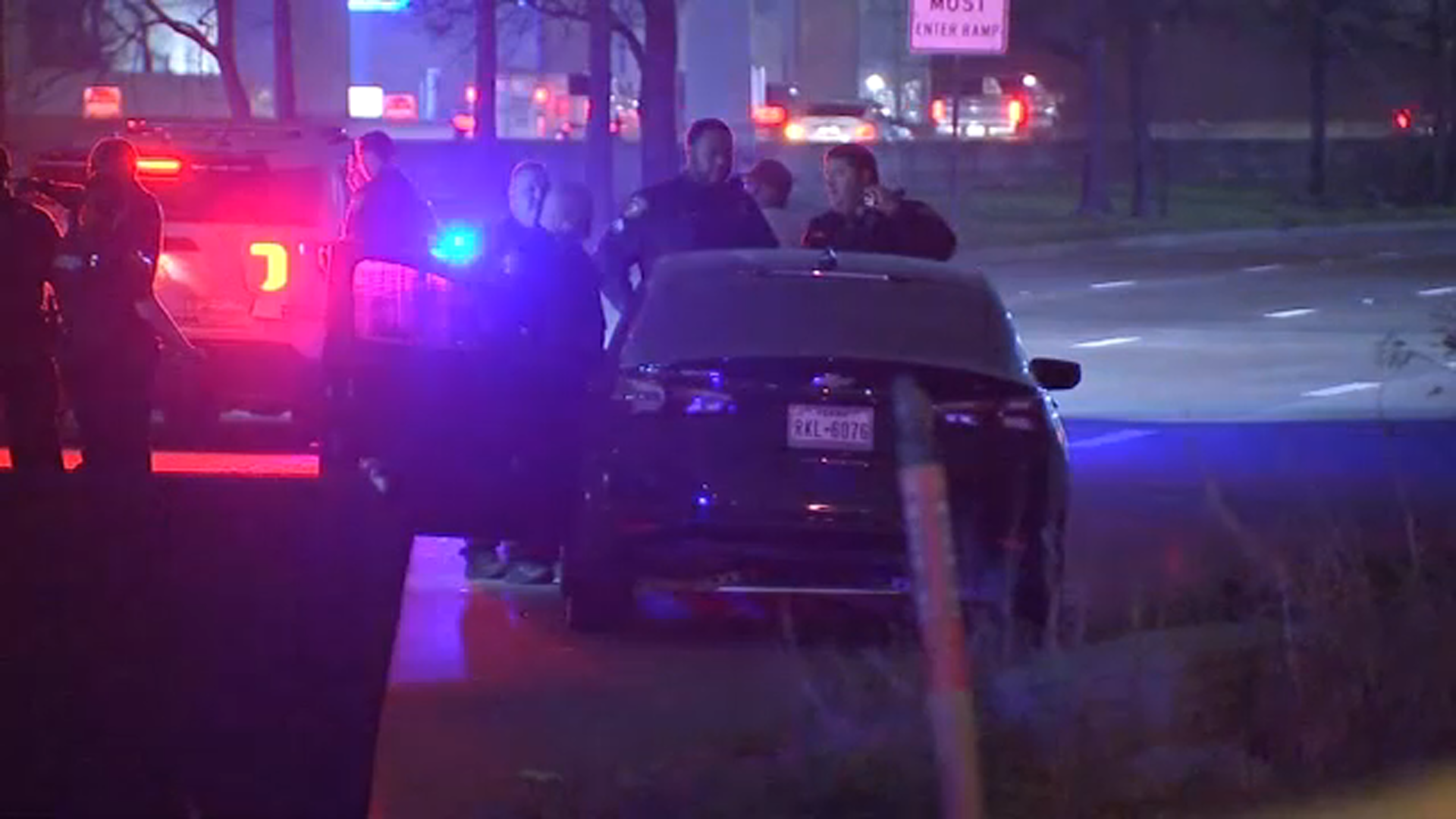 Dad killed while crossing N. Fwy to help stalled family member: HCSO
