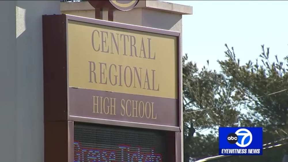 The Countdown: Big school board meeting; Biden on aerial objects
