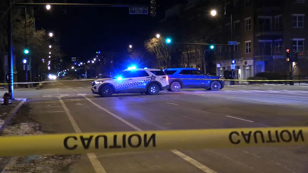Man critically hurt in shooting after West Side crash: police
