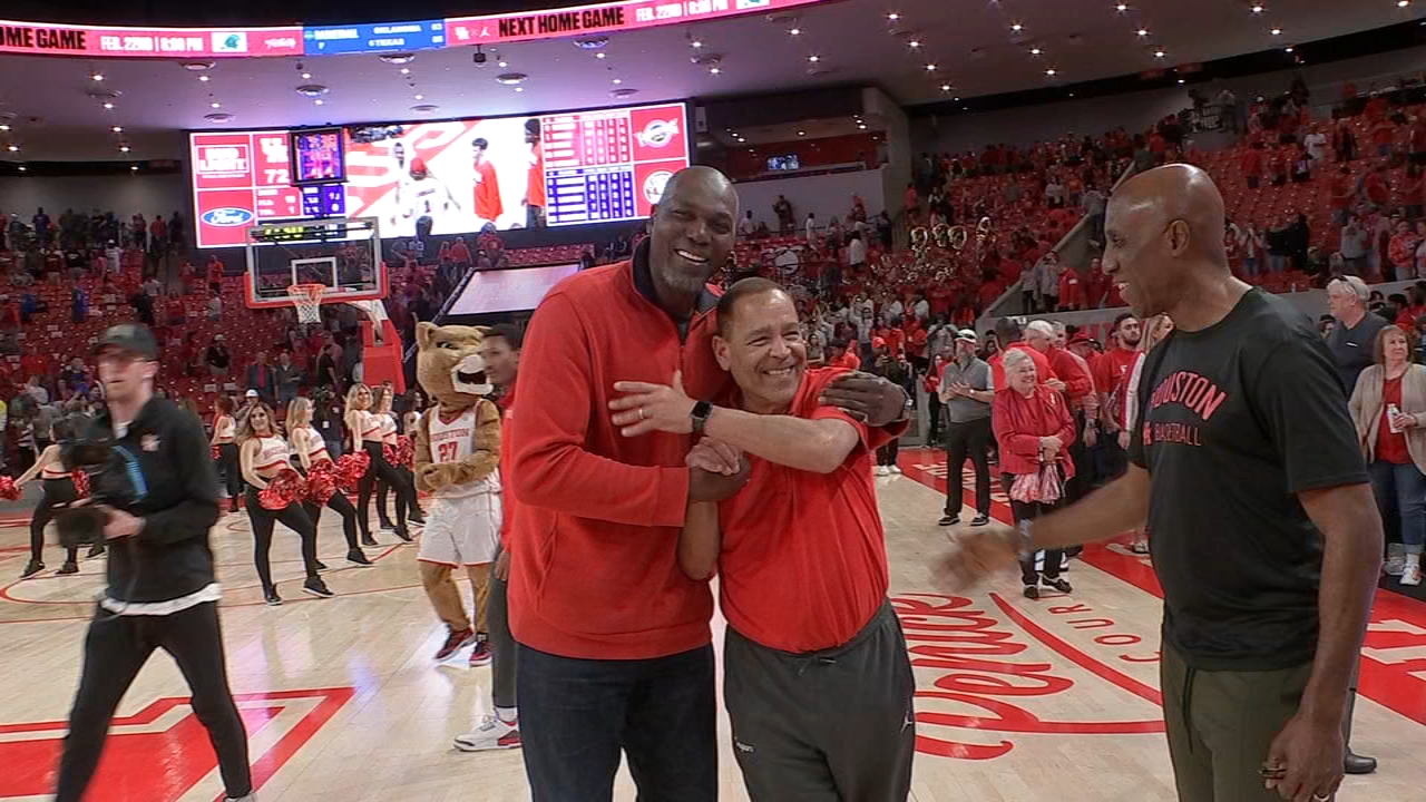 The Cougars men's basketball team reclaimed the No. 1 spot