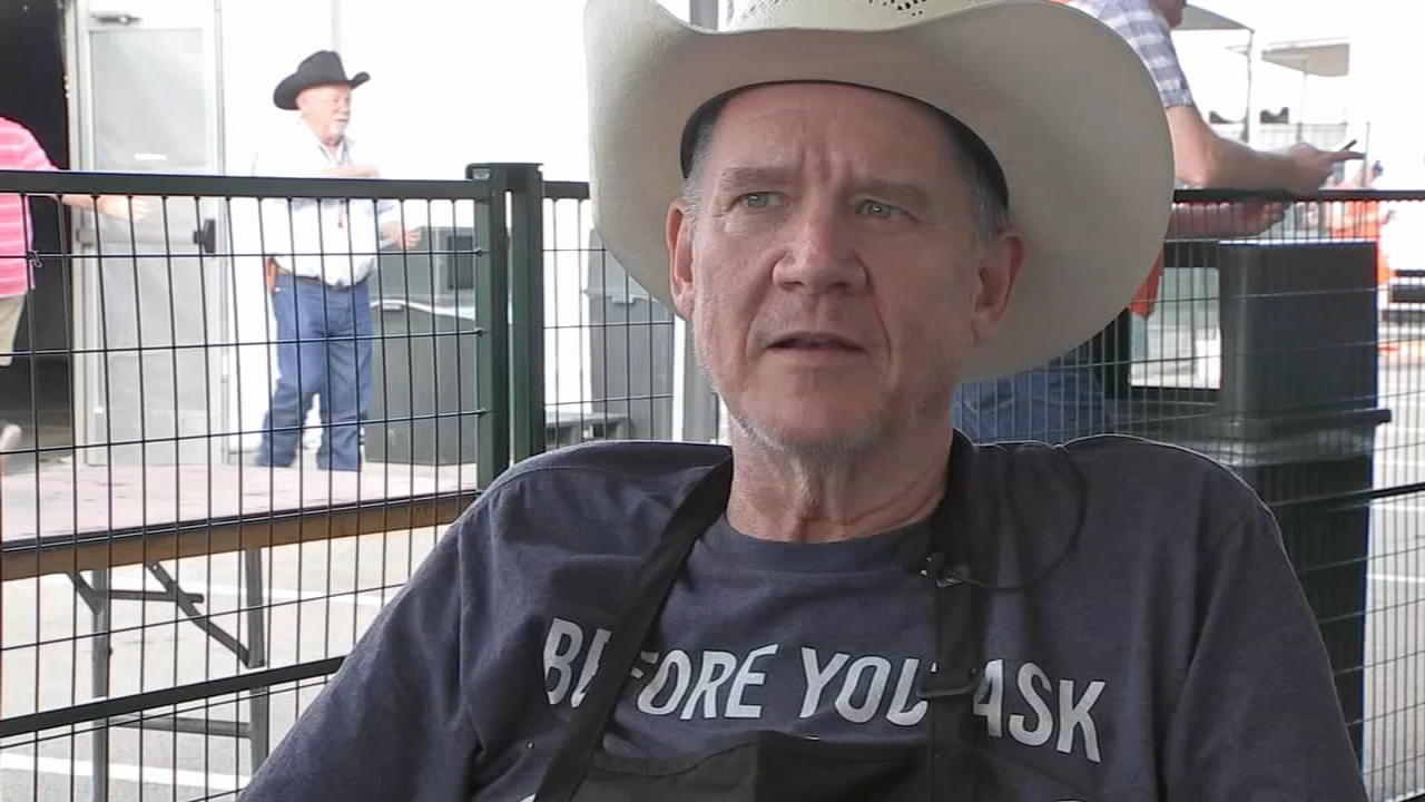 Longstanding judge returns to BBQ contest after undergoing amputation