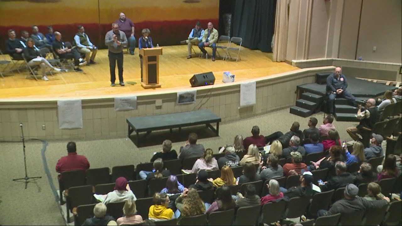 East Palestine residents confront town leaders, Norfolk Southern