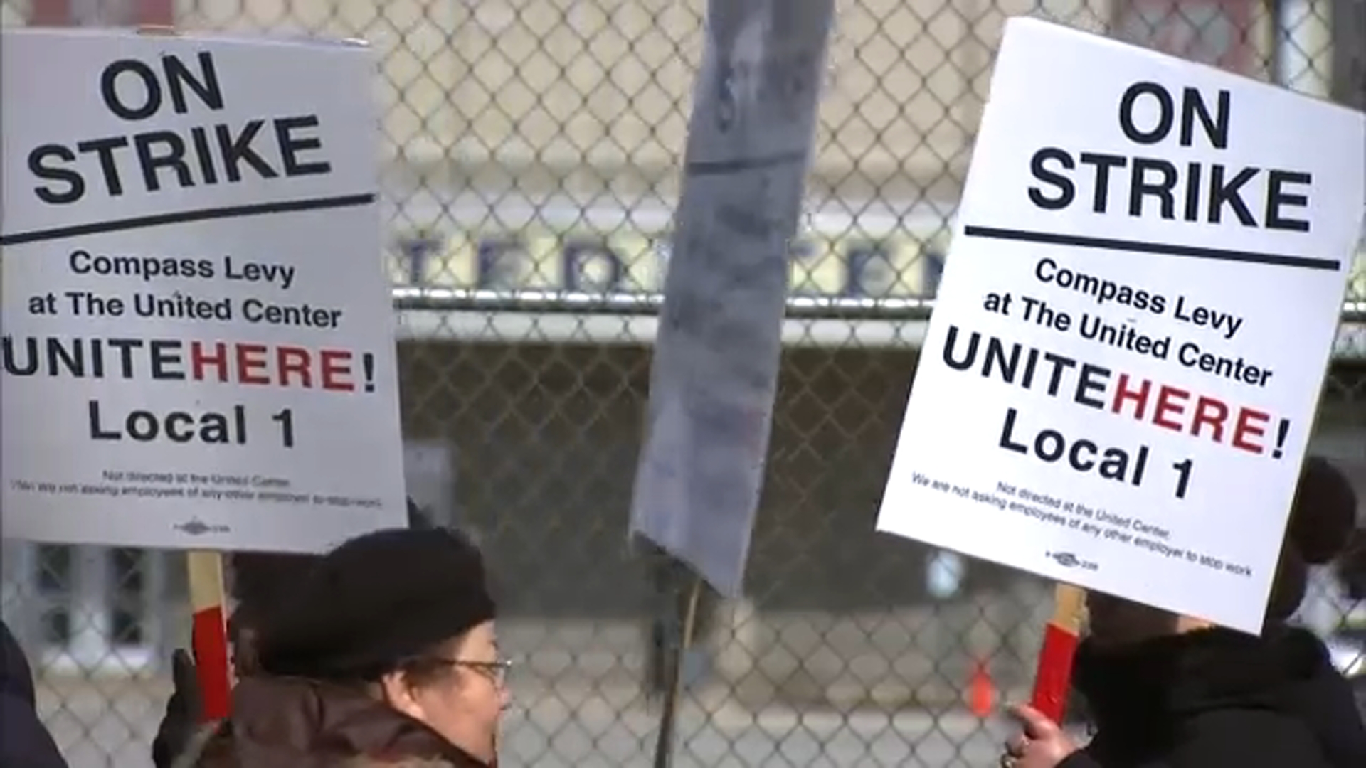 United Center concession workers strike, demanding better compensation
