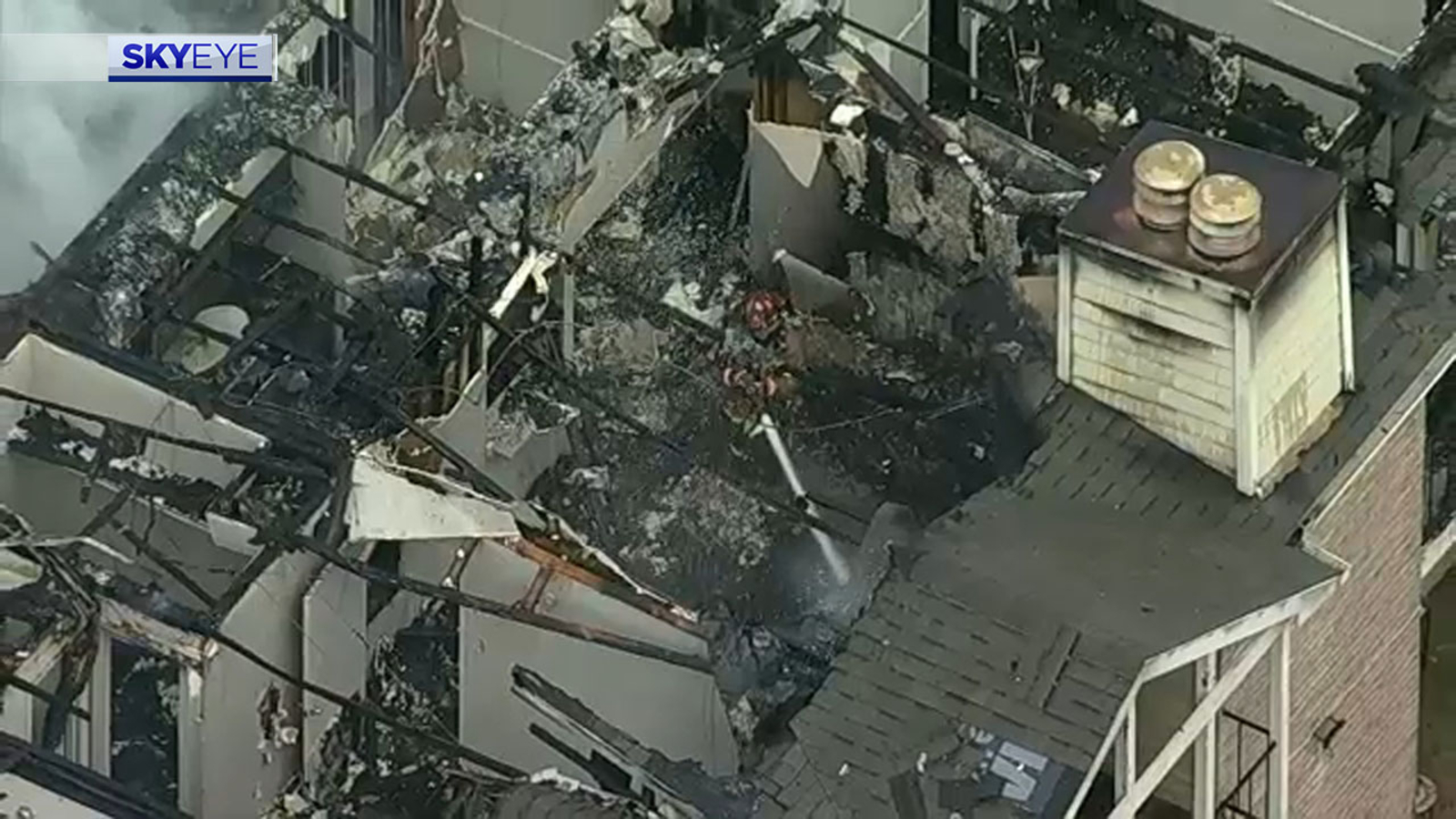 Houston apartment fire: 16 units damaged and multiple families ...