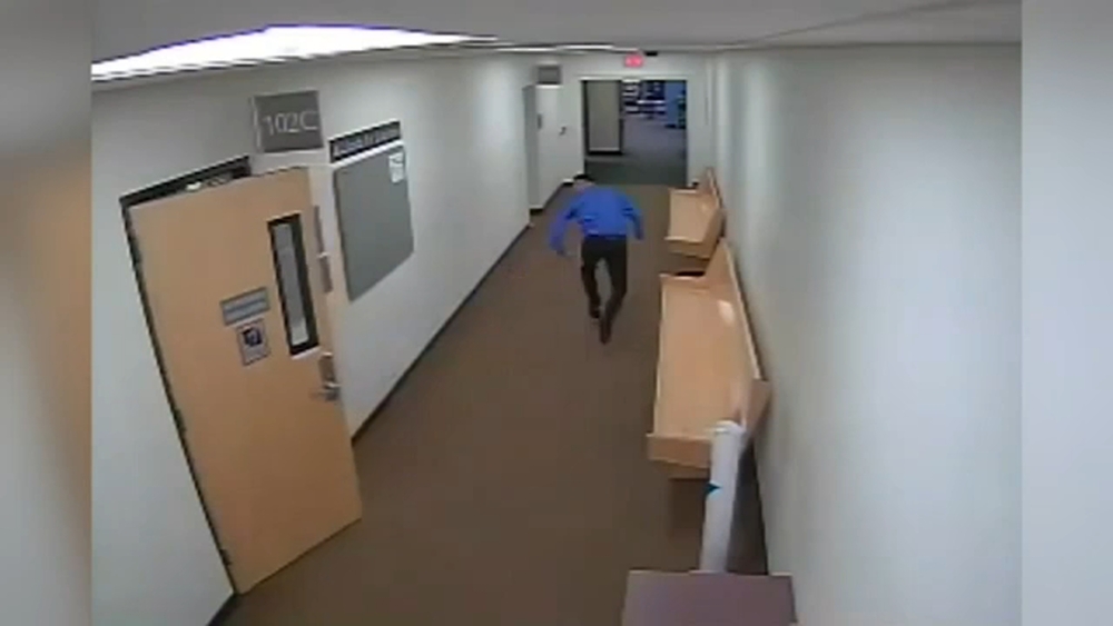 Oregon murder suspect's courtroom escape caught on camera
