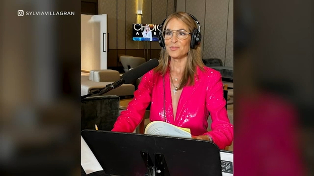 Sylvia Villagran makes history as Oscars' first Latina announcer