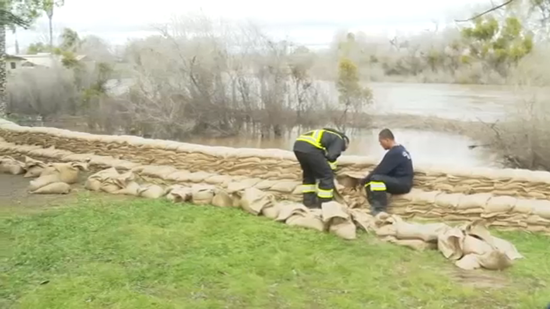 Fresno County sends thousands of sandbags to San Joaquin riverbank