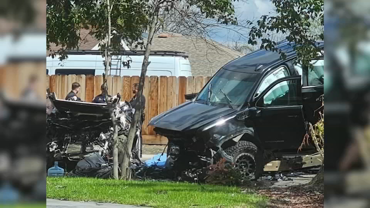 2 dead after truck veers into opposite lane, crashes into another vehicle in Visalia