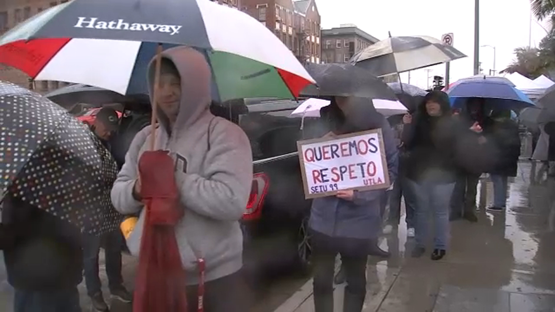 Huelga de 3 días cierra todas las escuelas del LAUSD el martes