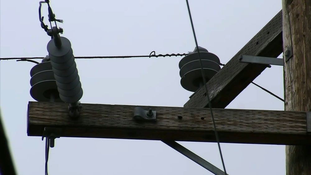 Oakland residents express frustrations with PG&E restoration updates