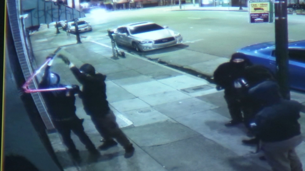 Oakland Chinatown burglars caught on video