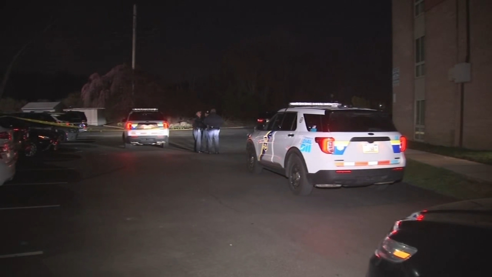 Neighbors shoot at suspects trying to break into cars at Northeast Philadelphia apartment complex: Sources - Vimarsana News