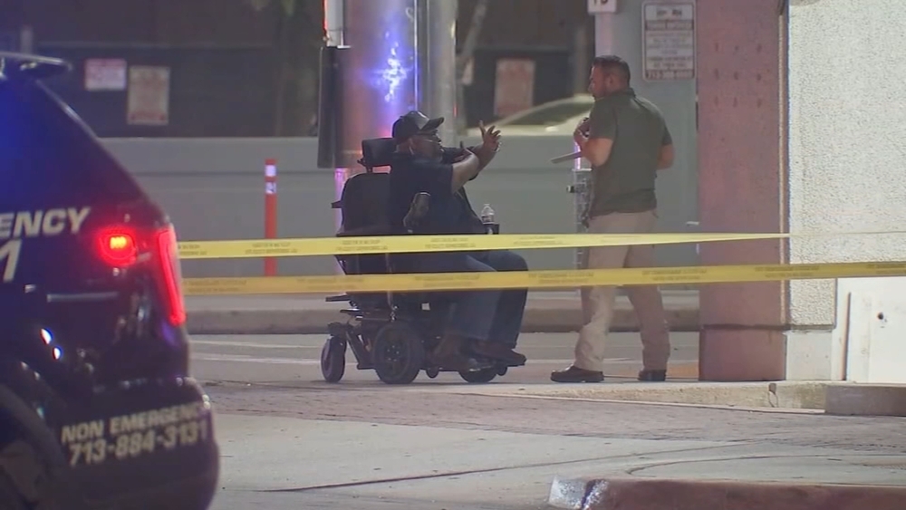Veteran in wheelchair shoots man who tried to rob him downtown: HPD