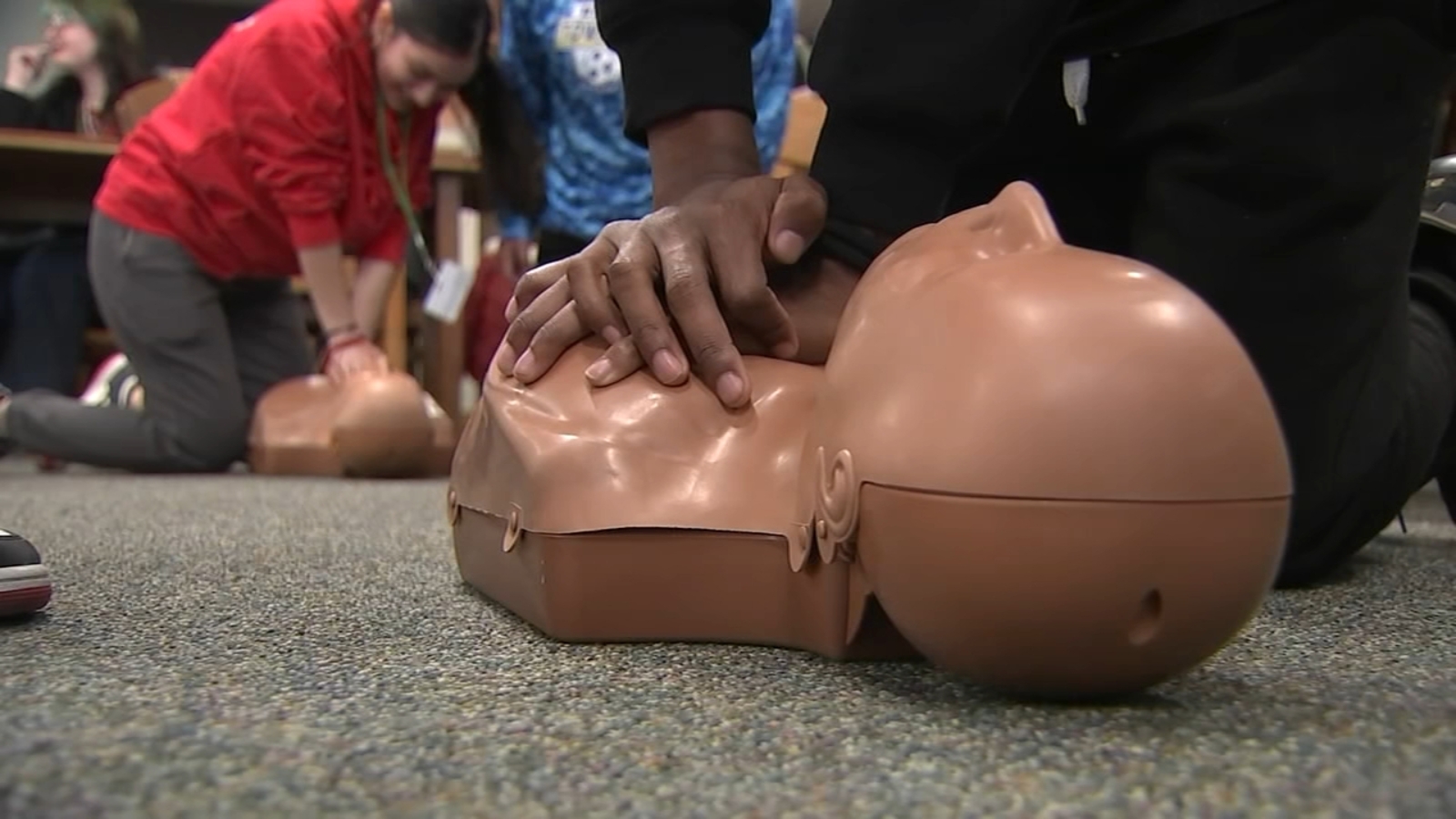 Lurie Children's Hospital gives first aid, CPR training to Chicago Heights students after Nashville shooting at Covenant School - Vimarsana News