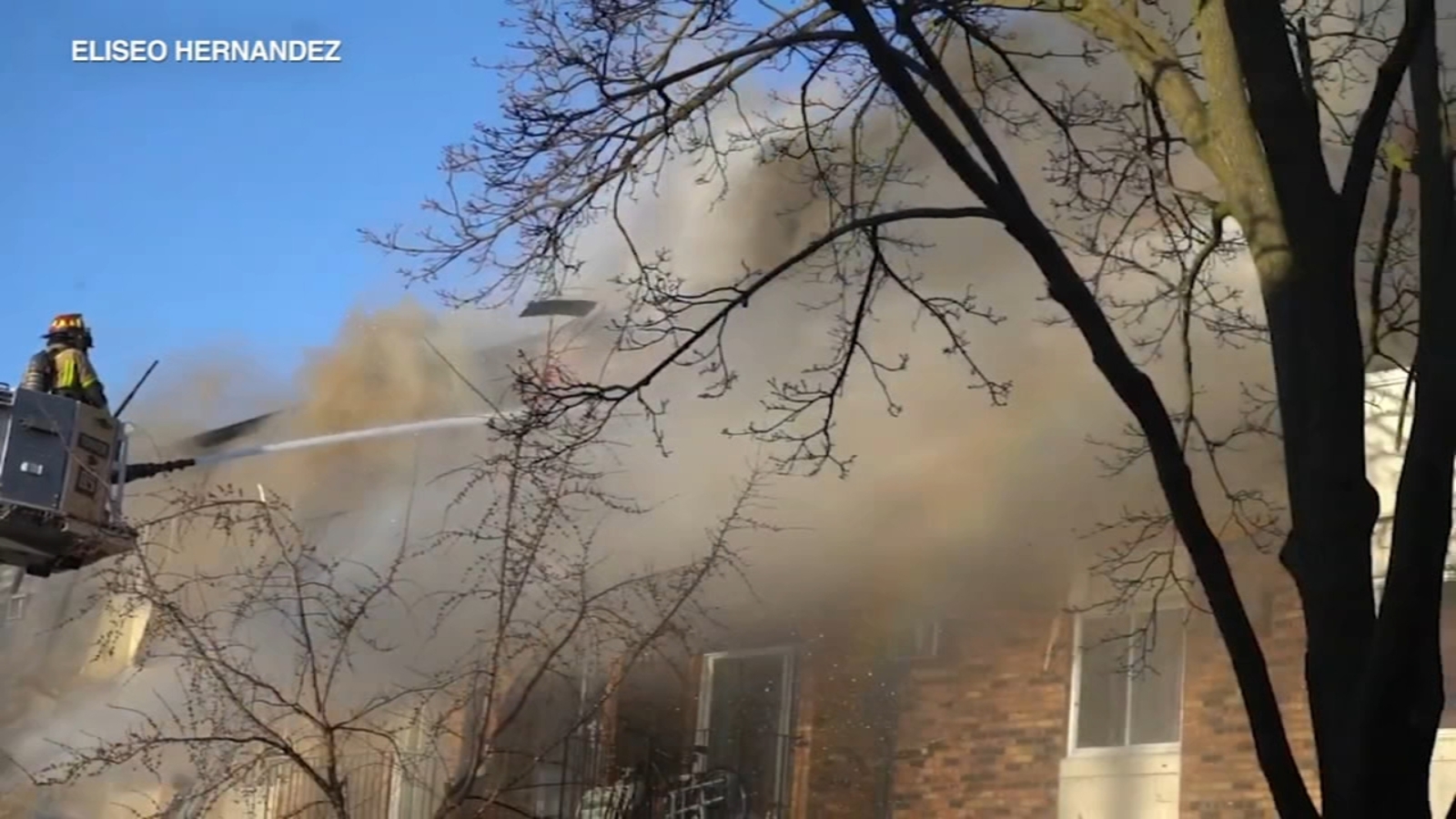 Apartment fire Palatine, IL: Condo complex blaze on E. Dundee Quarter Dr. likely caused by cigarette, officials say - Vimarsana News