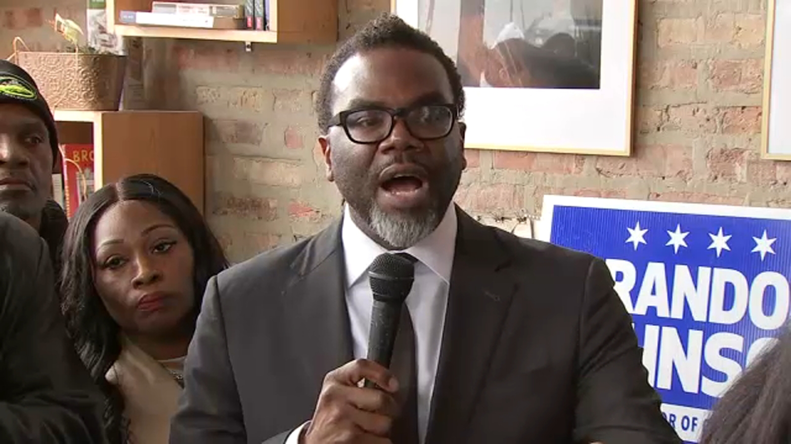Chicago mayoral election: Brandon Johnson slammed by Chicago Republican Party for fake Paul Vallas MAGA signs - Vimarsana News
