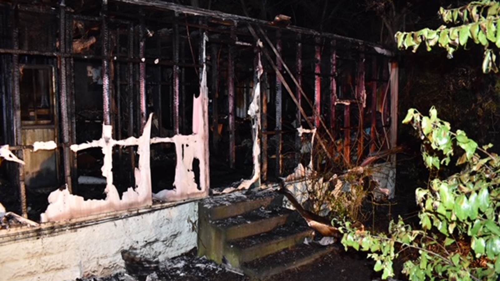Fayetteville man sets girlfriend's home on fire with 5 children inside - Vimarsana News