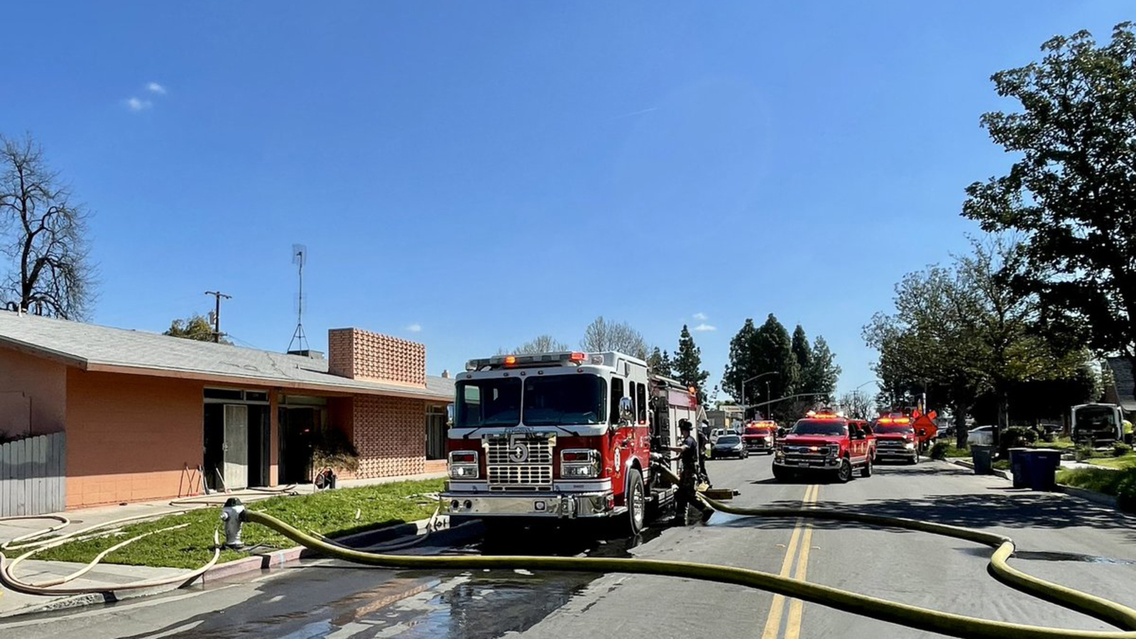 Residents evacuated due to apartment fire in central Fresno - ABC30 Fresno