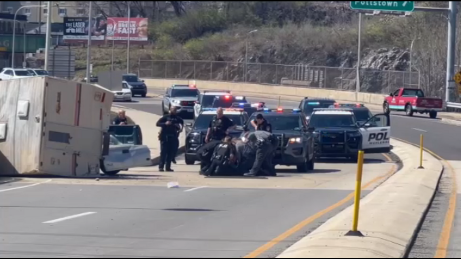 Man involved in police pursuit, overturned truck crash on Penn Street Bridge in Reading, Pennsylvania taken into custody - Vimarsana News