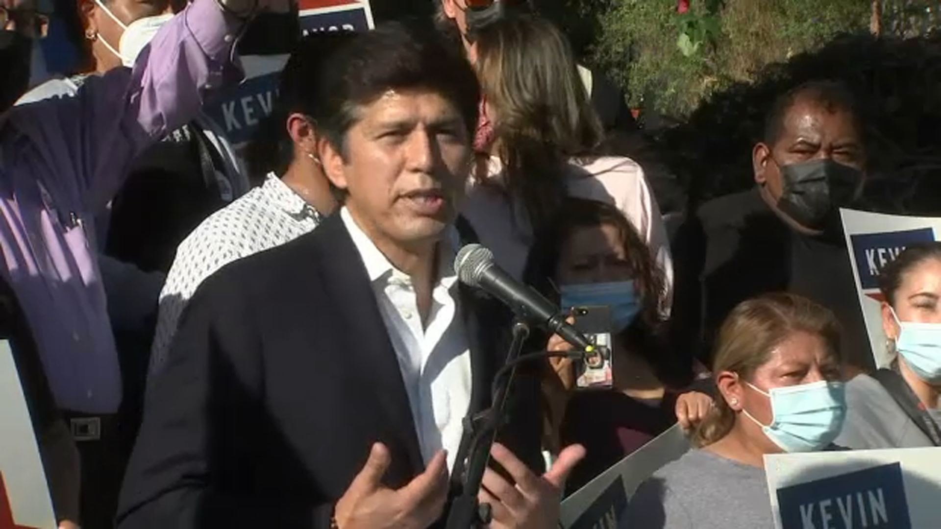 Fracasa intento de destitución contra concejal Kevin de León