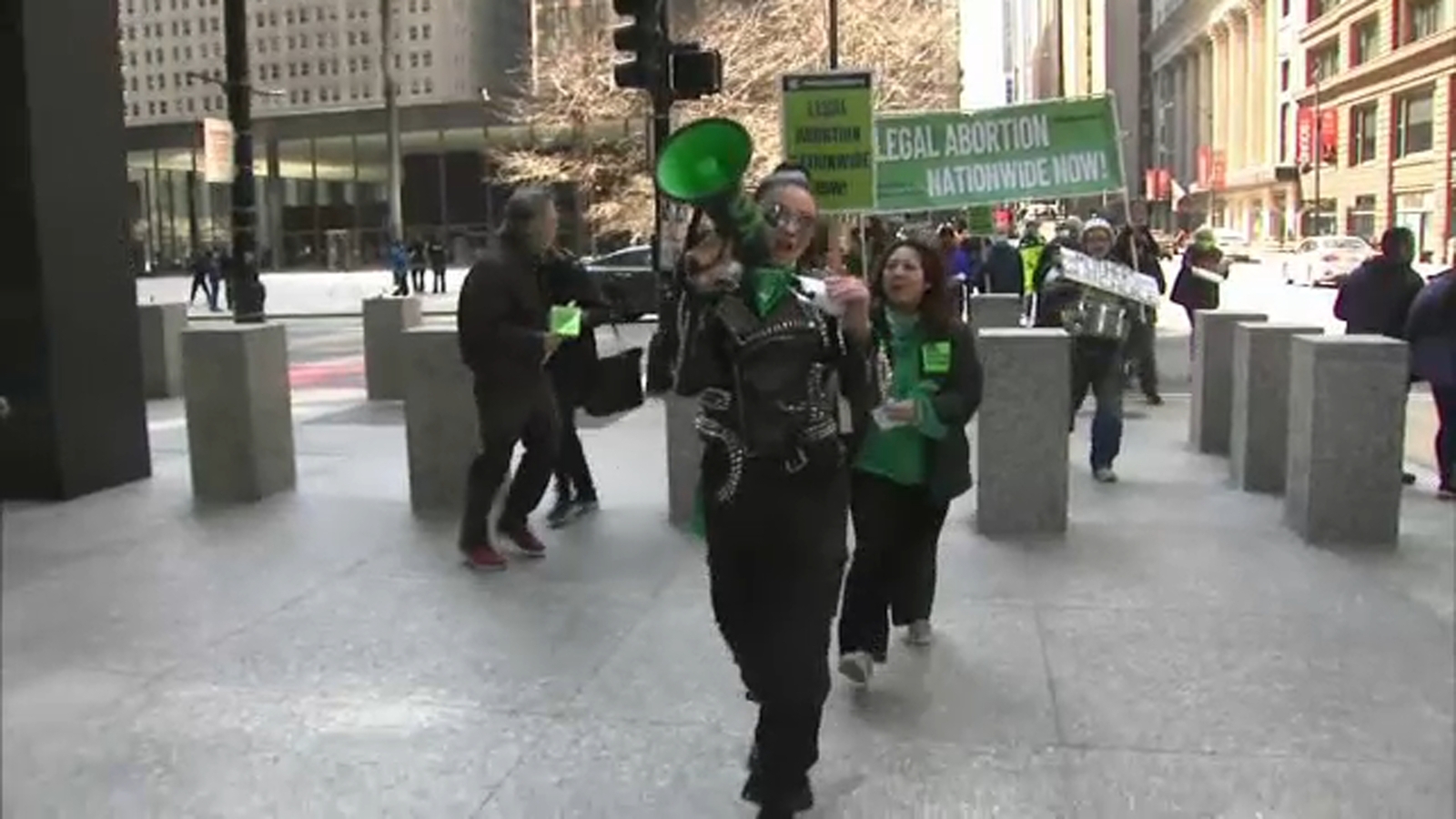 Mifepristone ruling: Dozens rally in Chicago for abortion rights after Texas federal judge rules to halt FDA's approval of drug - Vimarsana News